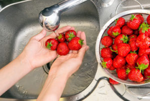 Lavar la fruta para embarazadas