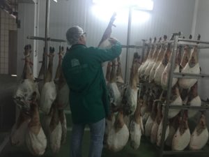 Seguridad alimentaria en fábrica de jamones de Guijuelo