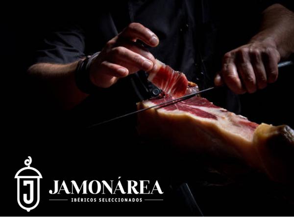 ¿Qué diferencia un jamón ibérico de bellota de un jamón ibérico de cebo?