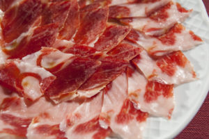 Plato de lonchas de paletilla de jamón