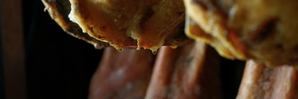 Aceite natural procedente de la grasa infiltrada de un jamón ibérico de bellota durante su curación